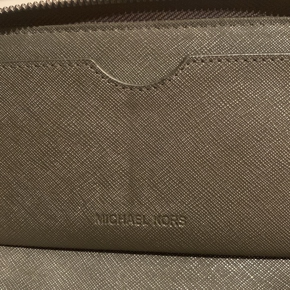 Michael Kors Wallet - Picture 9 of 9